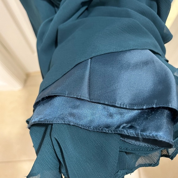 Beautiful dress for any formal occasion - Picture 5 of 8